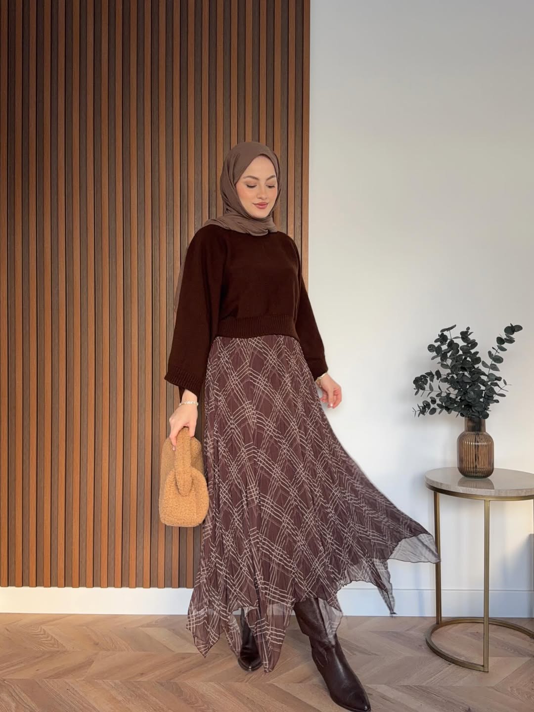 طقم بلوزه +تنورة كريب منقشه بعدة الوان