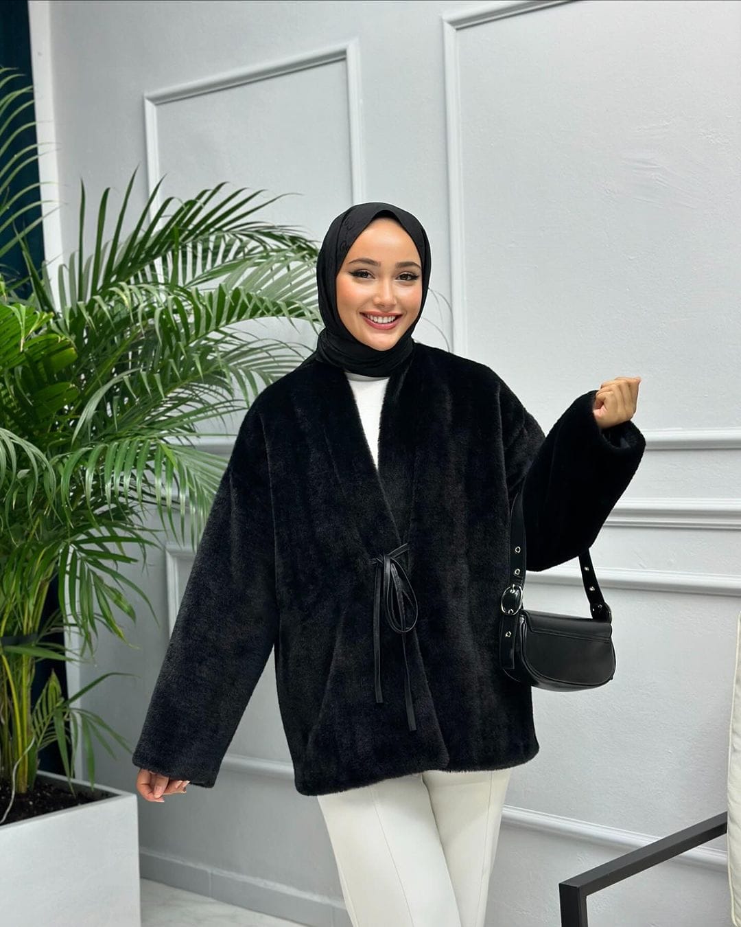 جاكيت فرو اسود