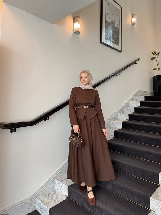 طقم تنورة قطعتين ومع قشط