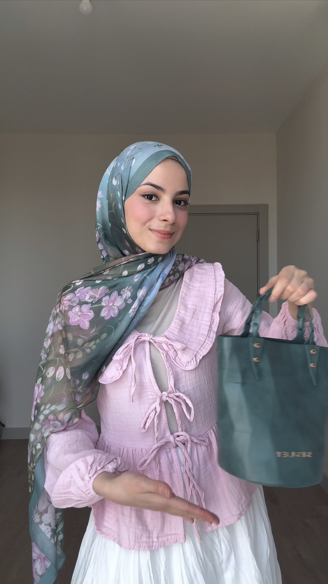 طقم بنترست بلوزه بيبيونات +تنورة كرش