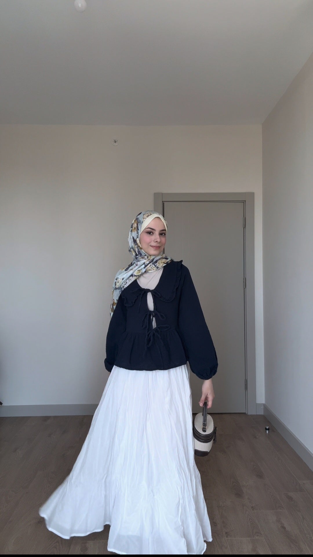 طقم بنترست بلوزه بيبيونات +تنورة كرش